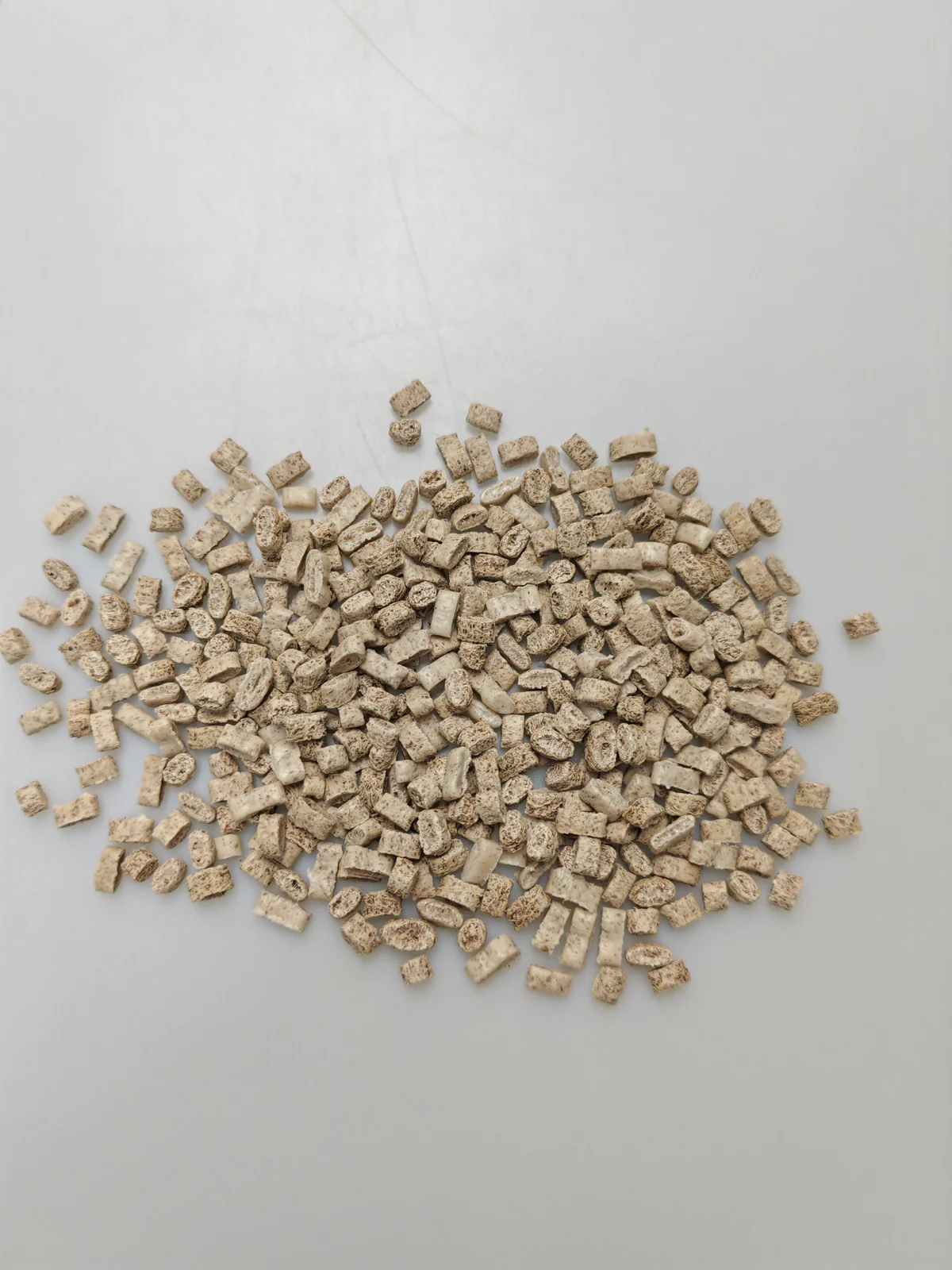 Wheat Straw Fiber PE Composite pellets and sample plaque