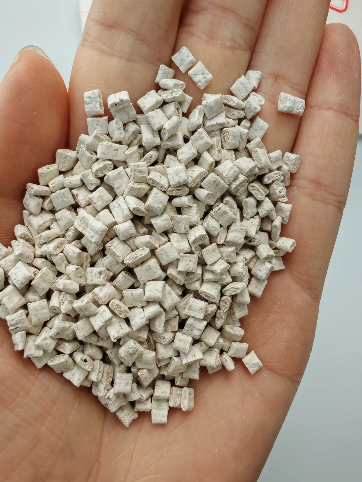 Bamboo fiber PP pellets held in hand