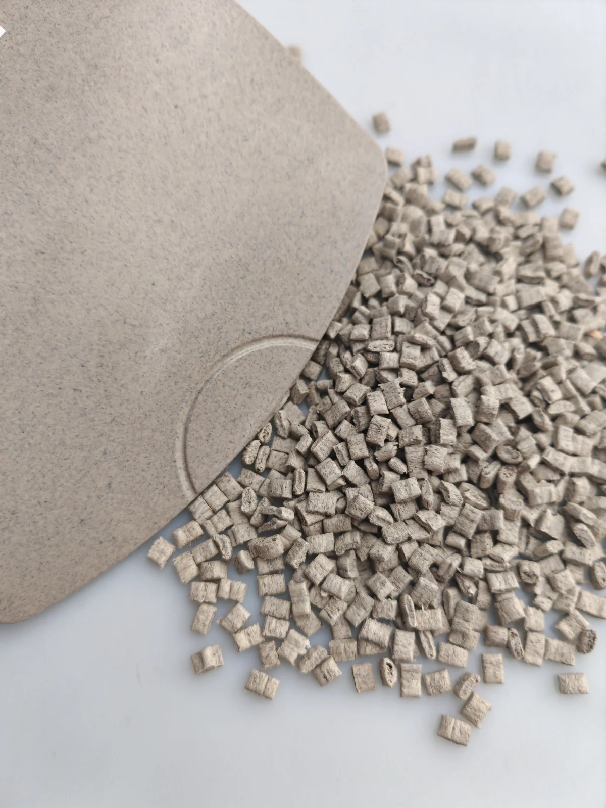 Tea fiber PP molded sample plaque with pellets