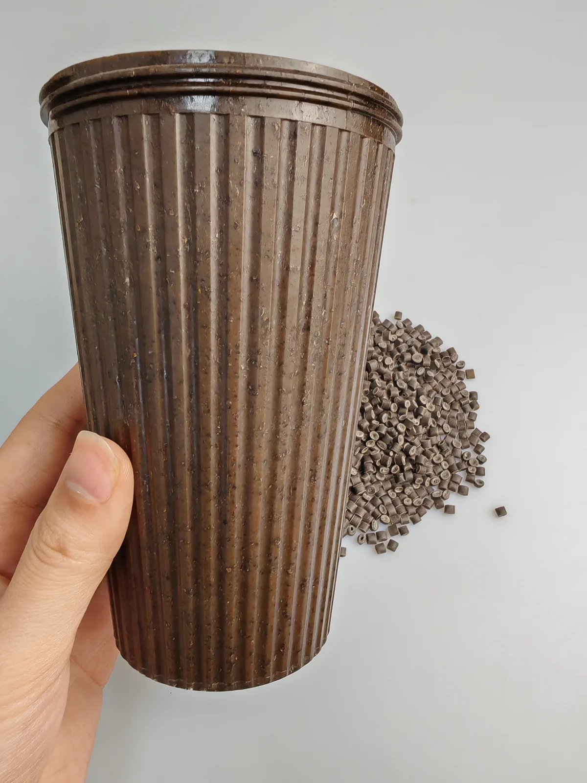 Handheld molded cup made from coffee ground fiber PP