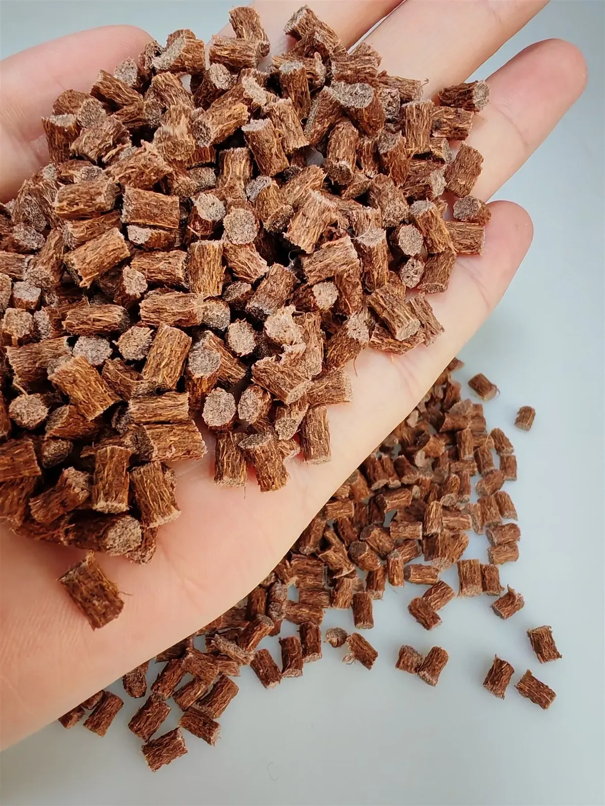 Coconut fiber PE masterbatch pellets held in hand